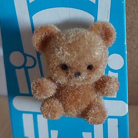 Vintage 1980's Velvet Teddy Bear Pin - Picture 2 of 5